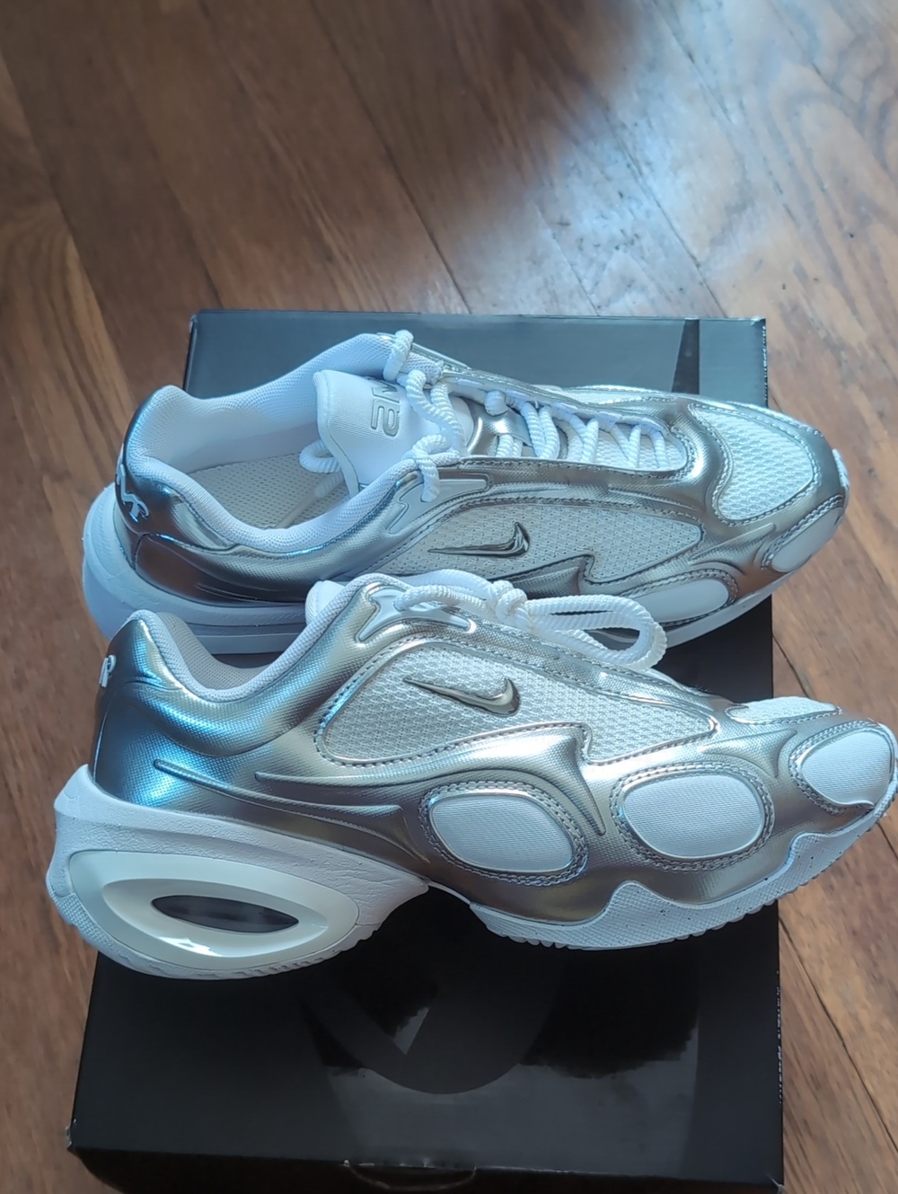 NIKE WOMEN'S AIR MAX MUSE SIZE 6 NEW IN BOX